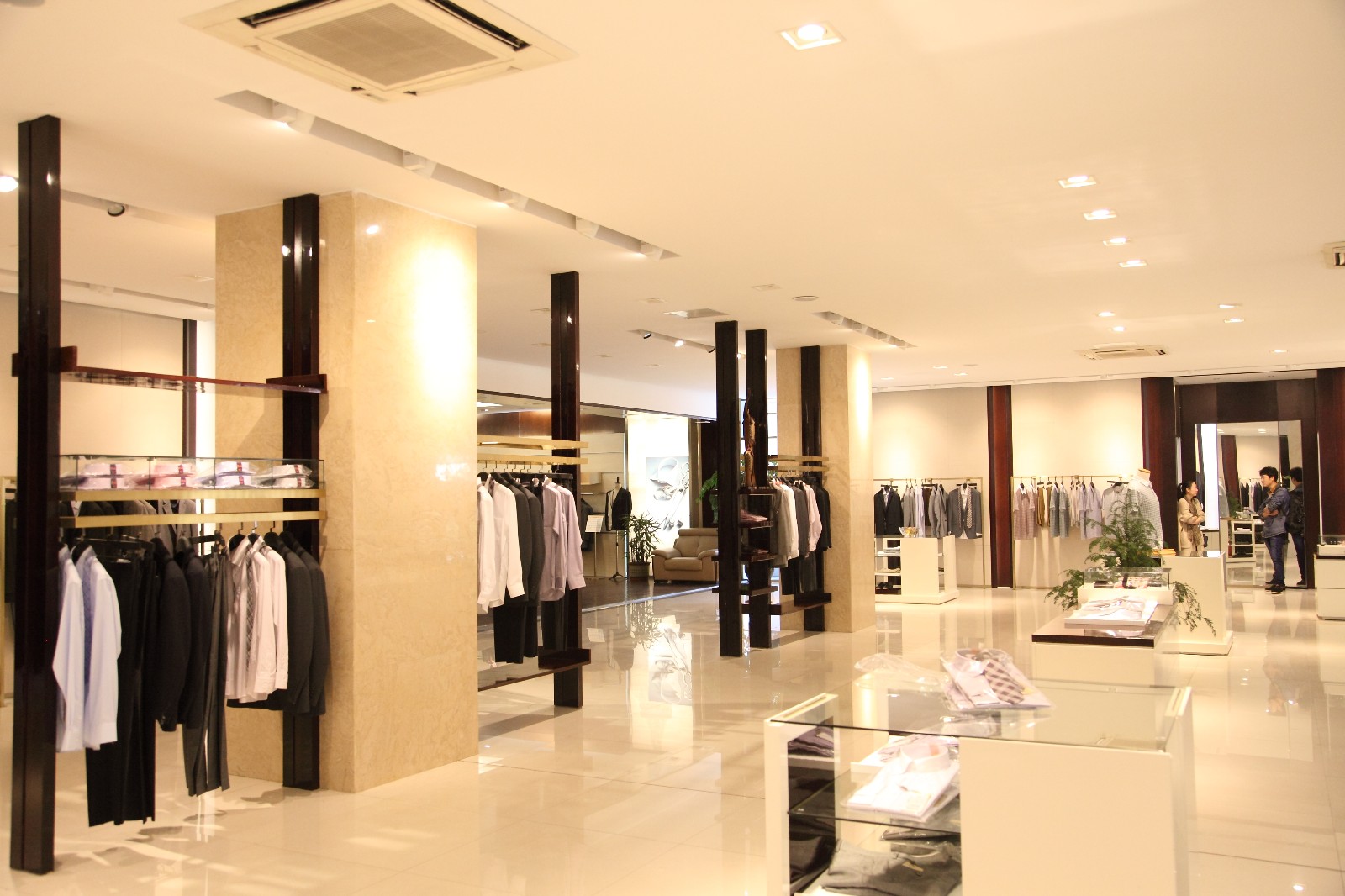轩帝尼服装专卖店