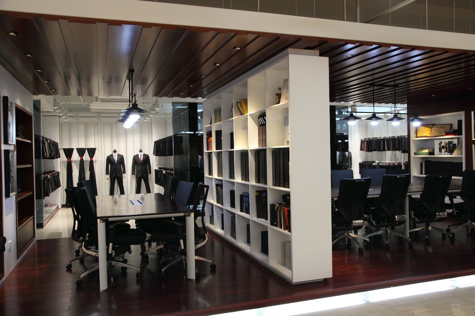 鹿港八楼面料展厅