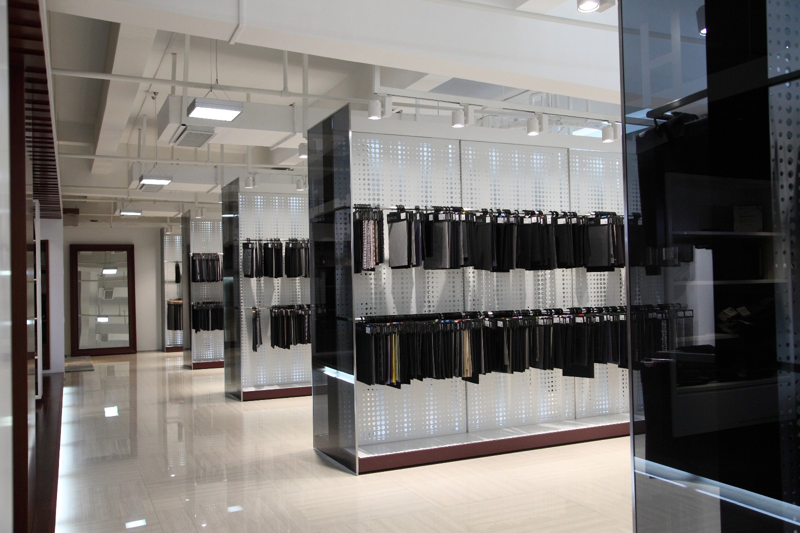 鹿港八楼面料展厅
