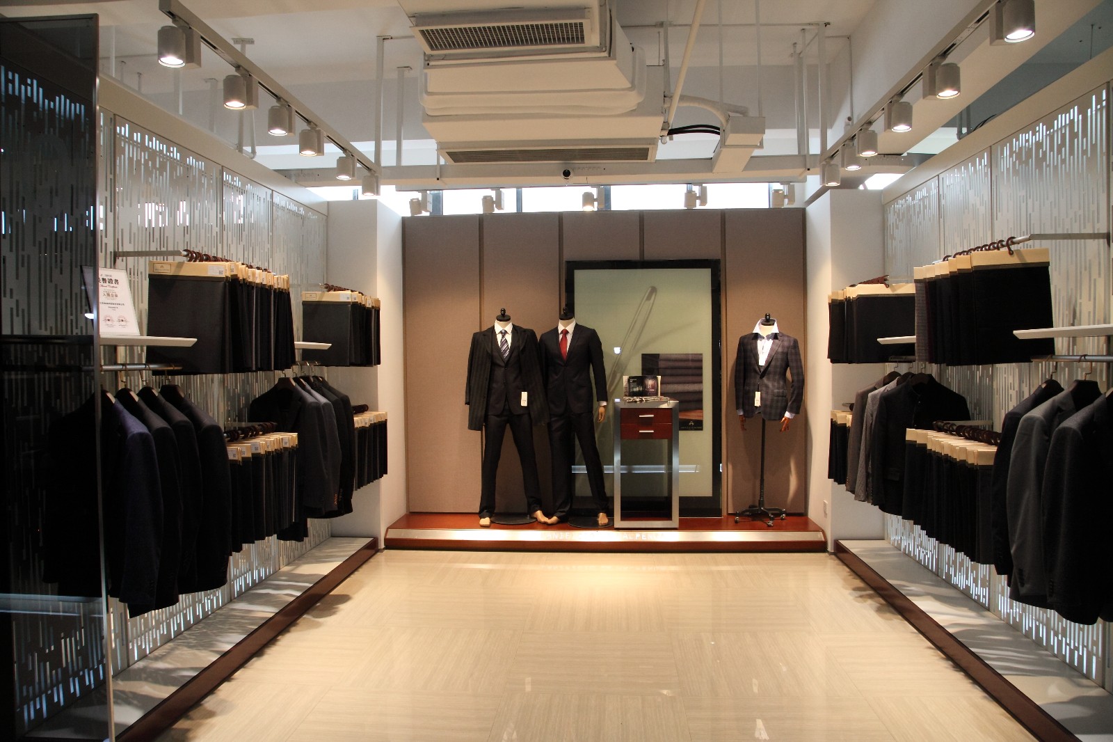 鹿港八楼面料展厅