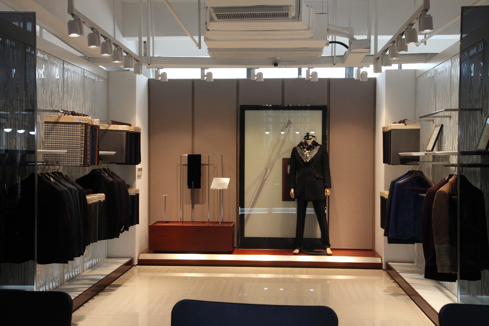 鹿港八楼面料展厅