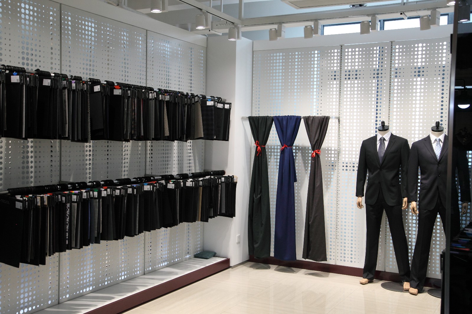 鹿港八楼面料展厅
